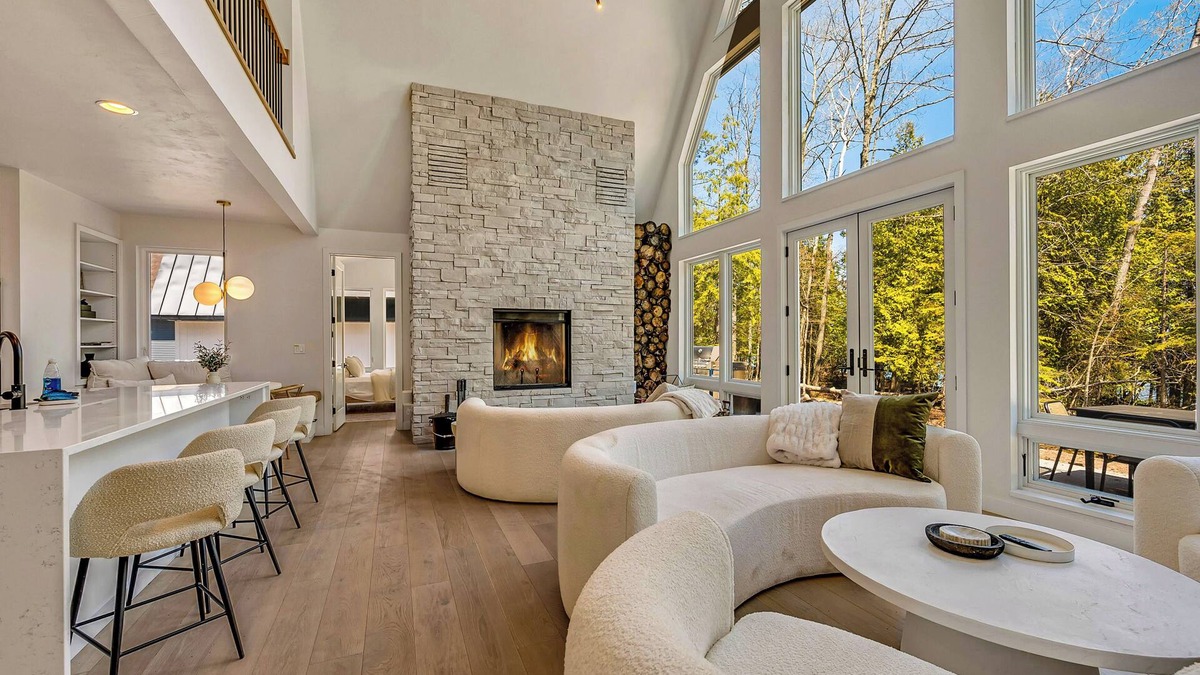 Sturgeon Bay House | Design-Forward Lakefront Home With Private Shoreline