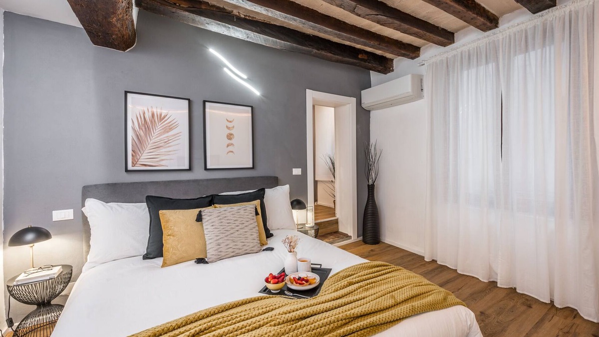 Old Town Apartment | [Design & History Downtown] Hello Beautiful