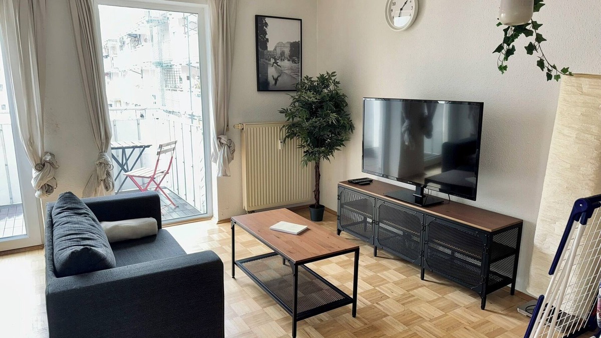 Leipziger Vorstadt Apartment | Design Studio I Center I Green