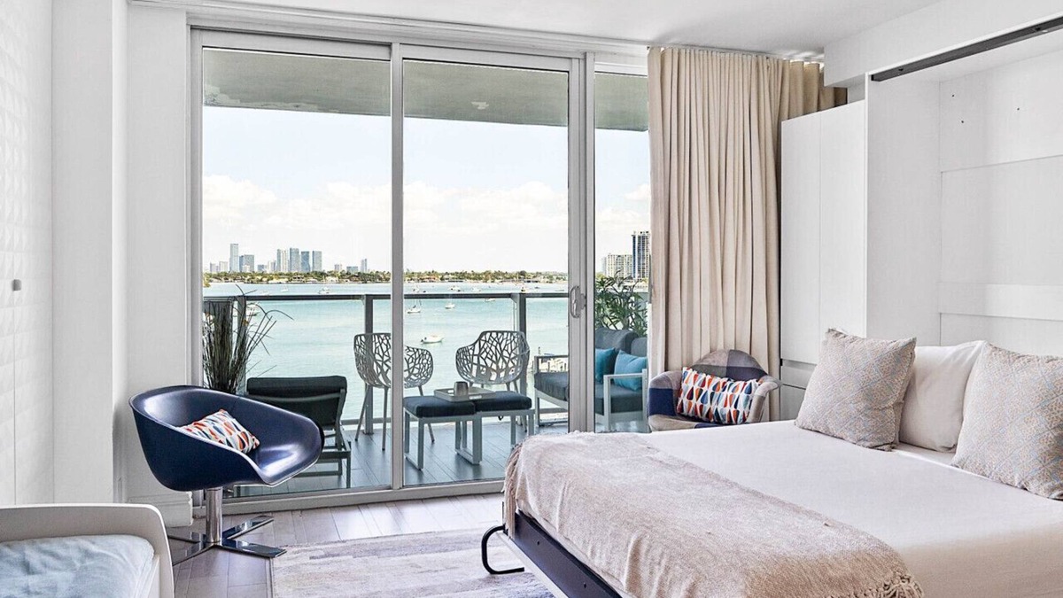 West Avenue Condo | Design Studio Miami Beach With stunning Bay View Balcony
