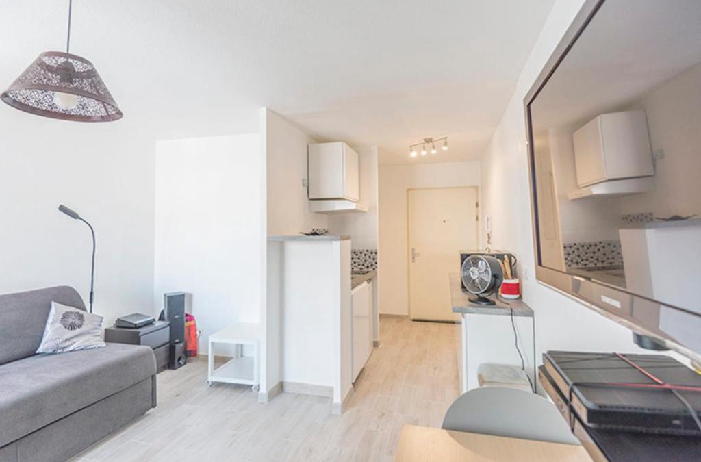 Lodi Apartment | Design studio with BALCONY in MARSEILLE