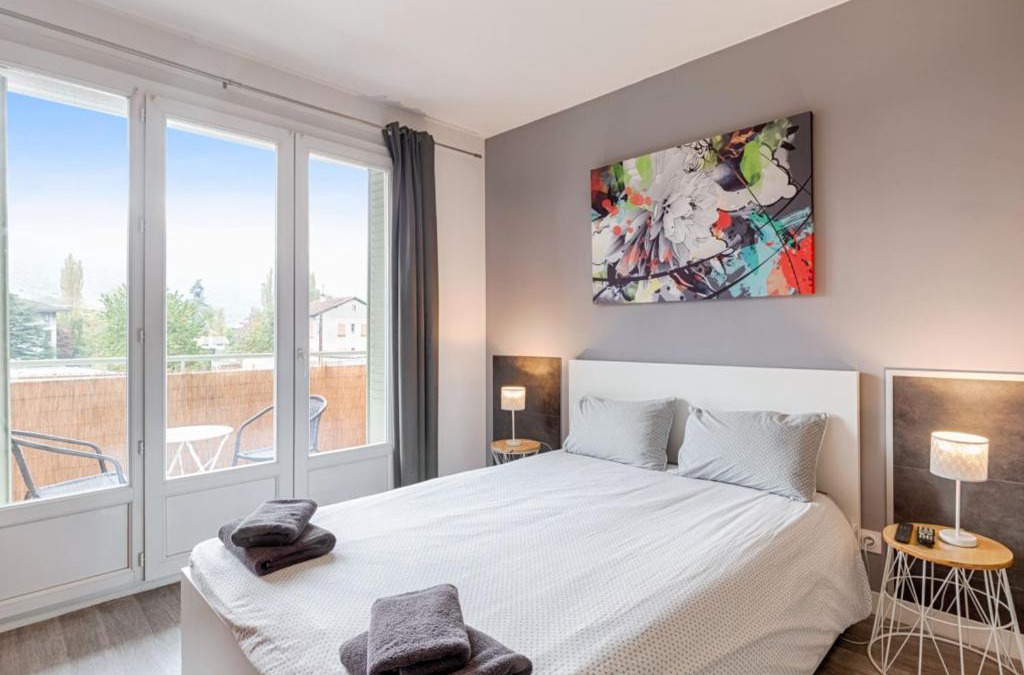 Cran-Gevrier Apartment | Design studio with balcony at the doors of Annecy old city - Welkeys