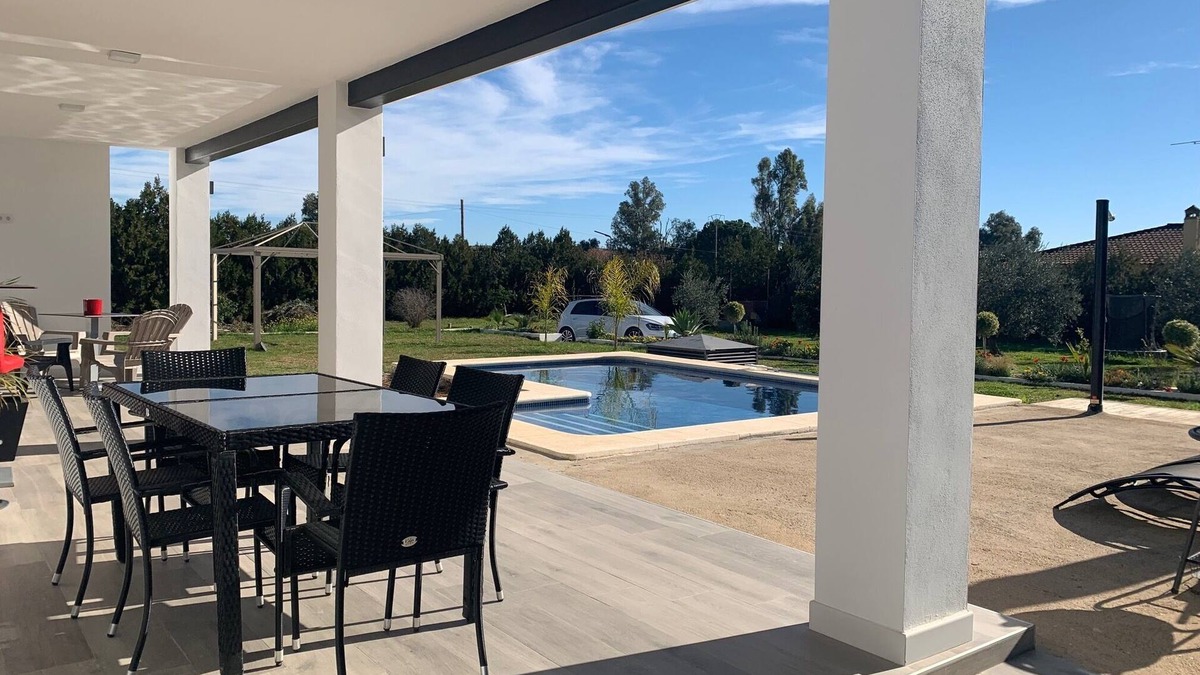 Sanlucar la Mayor Cottage | DESIGN VILLA WITH LARGE GARDEN AND PRIVATE POOL