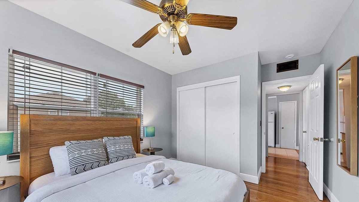 Virginia Park Apartment | Designed 1BR with Garden in Tampa Virginia Park