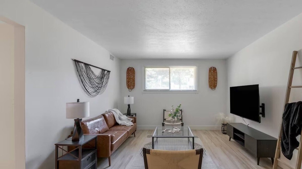 North Central Omaha Apartment | Designer Apartment in the Heart of Omaha!