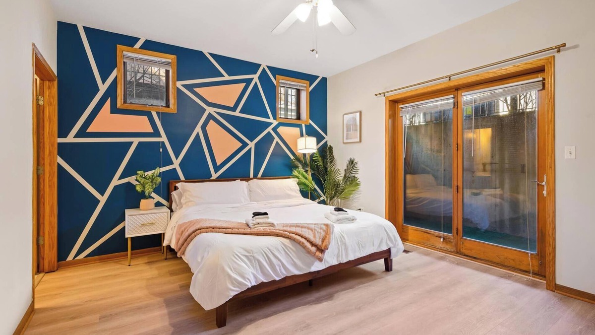Wicker Park Apartment | Designer Apt, Billiards, Private Patio, 1 Parking