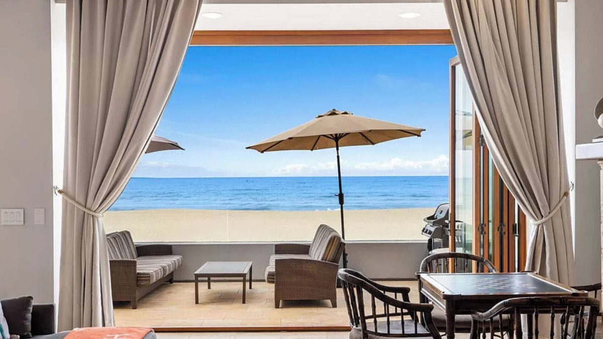 Oxnard Shores House | Designer Beachfront Villa in Oxnard Shores.