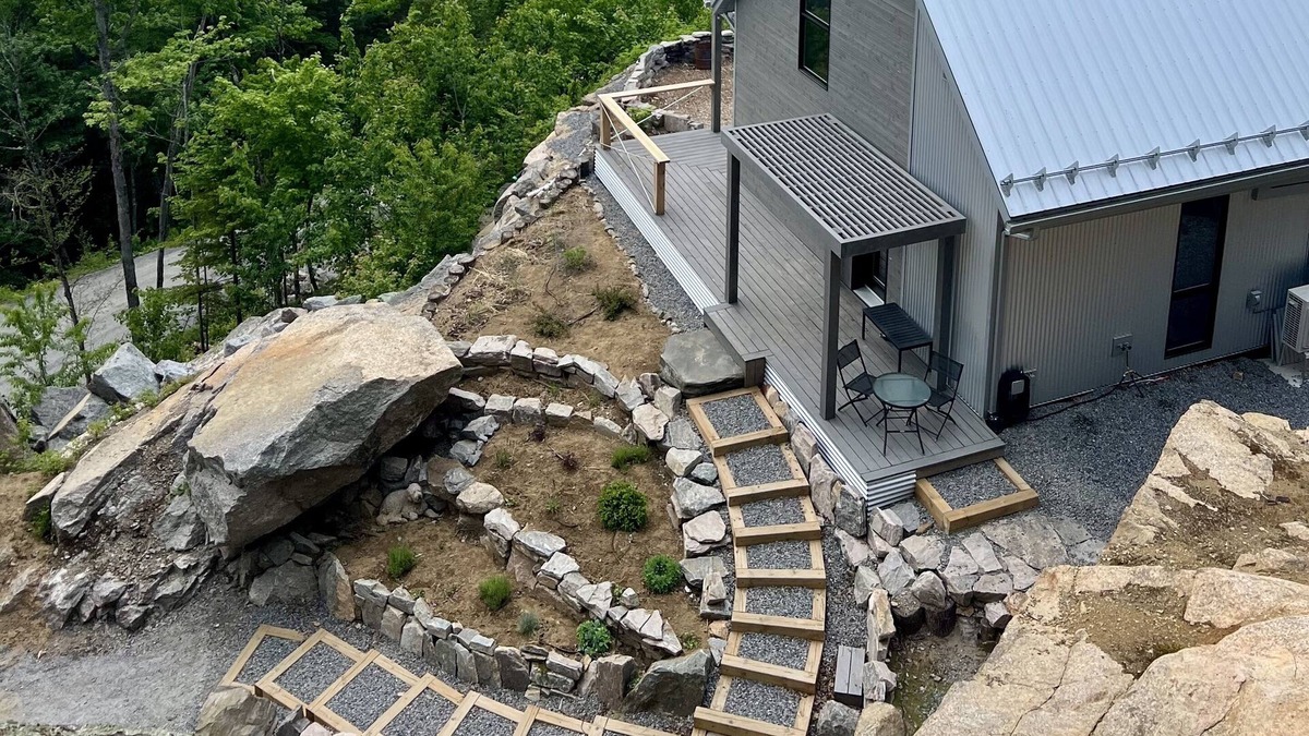 La Conception Cabin | Designer cabin perched above valley, boasts stunning panoramic views.