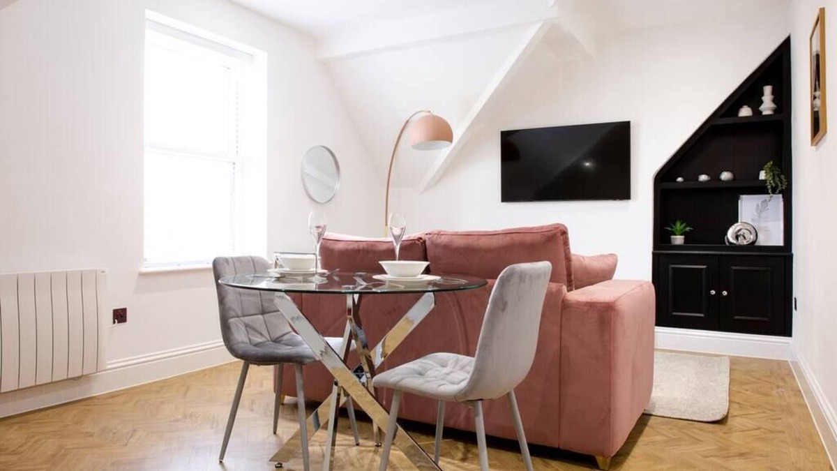 Canton Apartment | Designer Cardiff Apartments with Free Parking