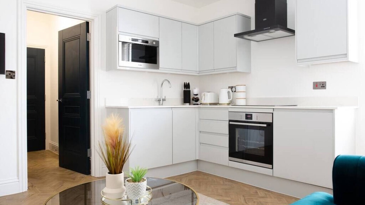 Canton Apartment | Designer Cardiff Apartments with Free Parking