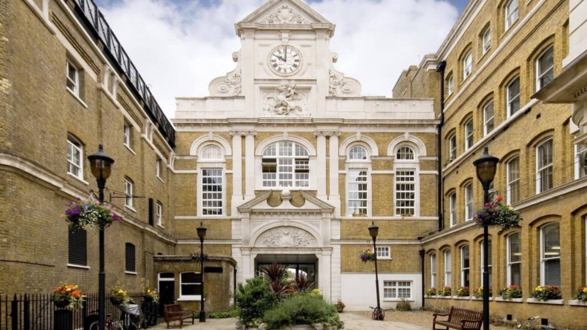 Whitechapel Apartment | Designer City Center Apartment in Old Brewery