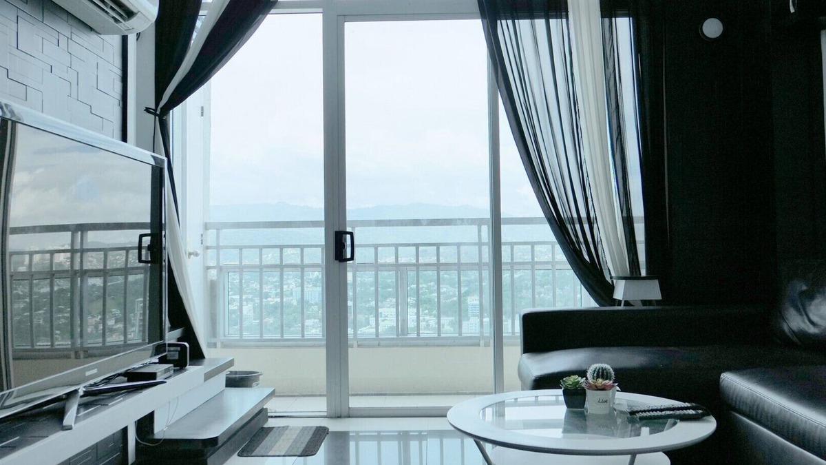 Capitol Site Condo | Designer Condo w/Fuente view and Netflix Ultra