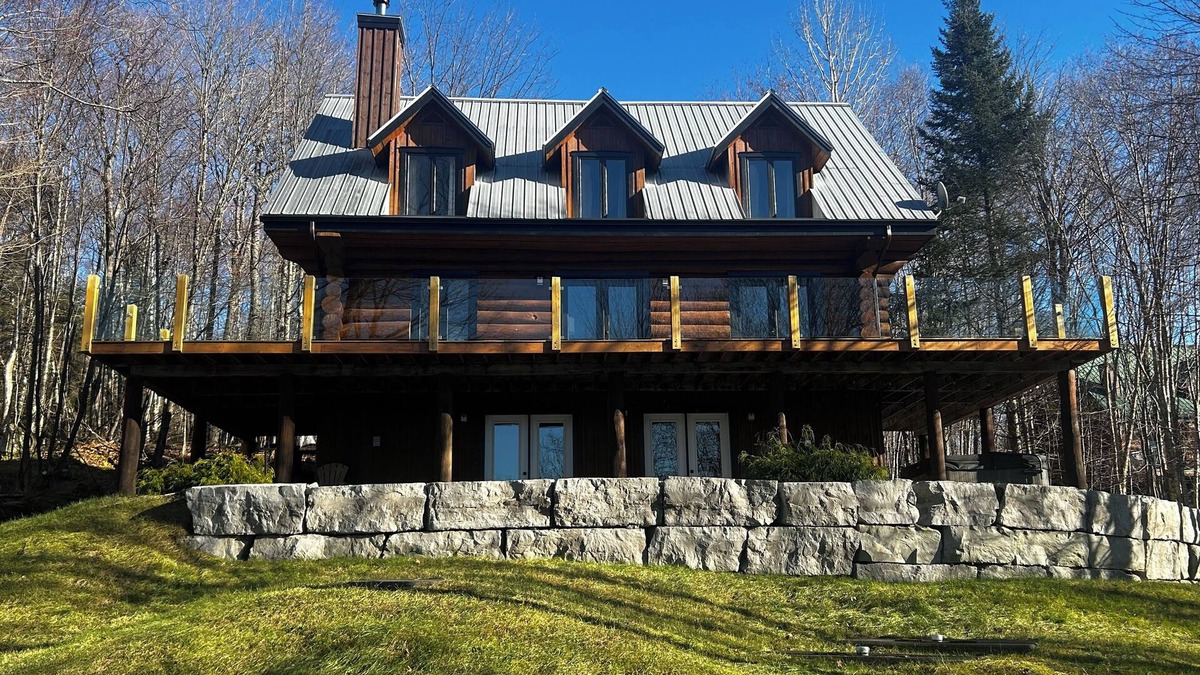 Lac Superieur Village Ski Chalet | Designer finishes: Mont-Tremblant Mountain View Chalet