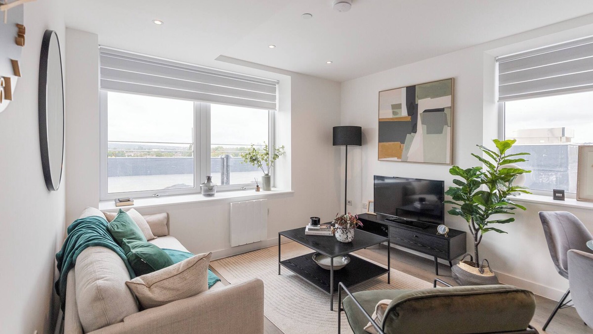 Clock House Apartment | Designer Flat in Prime Location