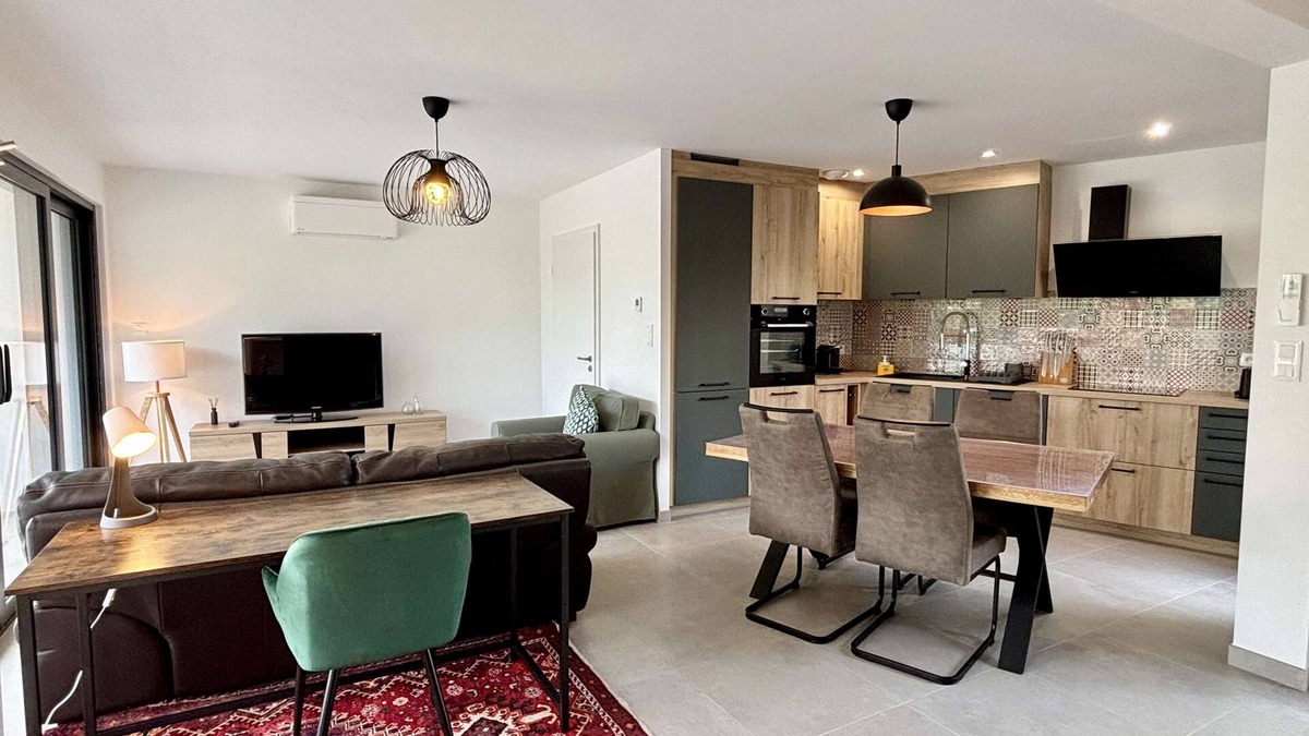 Eckbolsheim Apartment | Designer flat with lovely terrace!