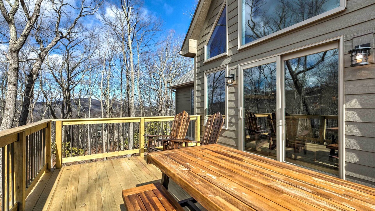 Pedlars Edge House | Designer Home w/ Fire Pit ~ 70 Steps to Slopes!