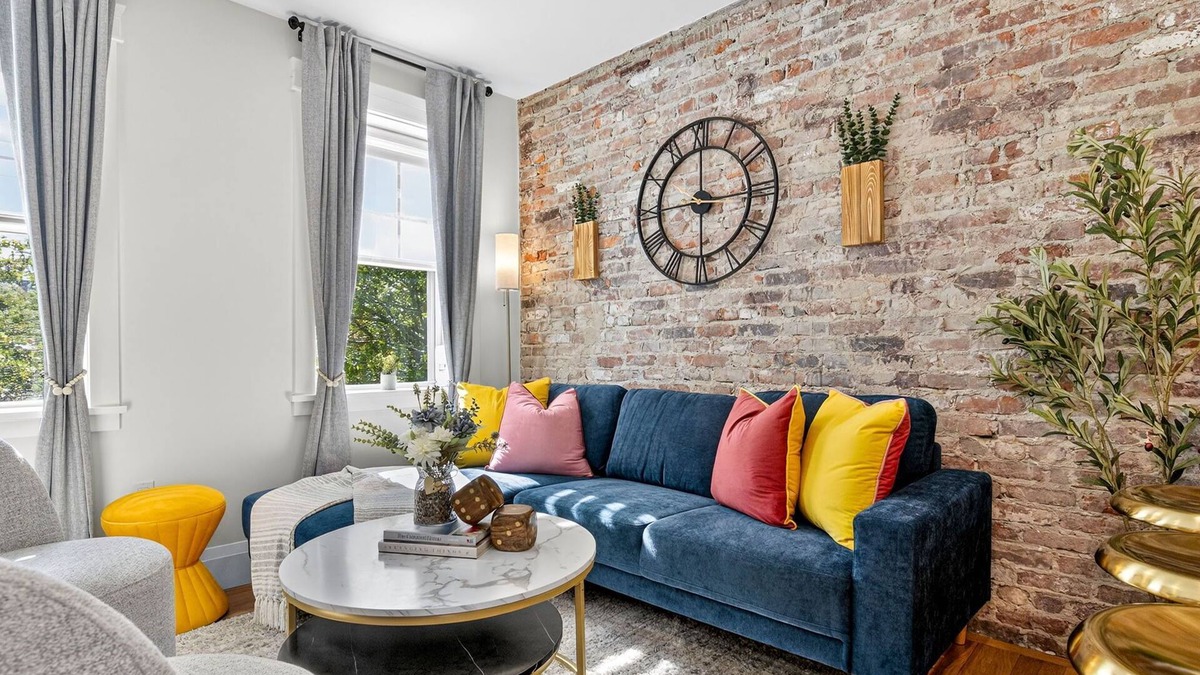 Central Square Apartment | Designer Home 3BR 2Bath Harvard MIT Vintage/Modern retreat
