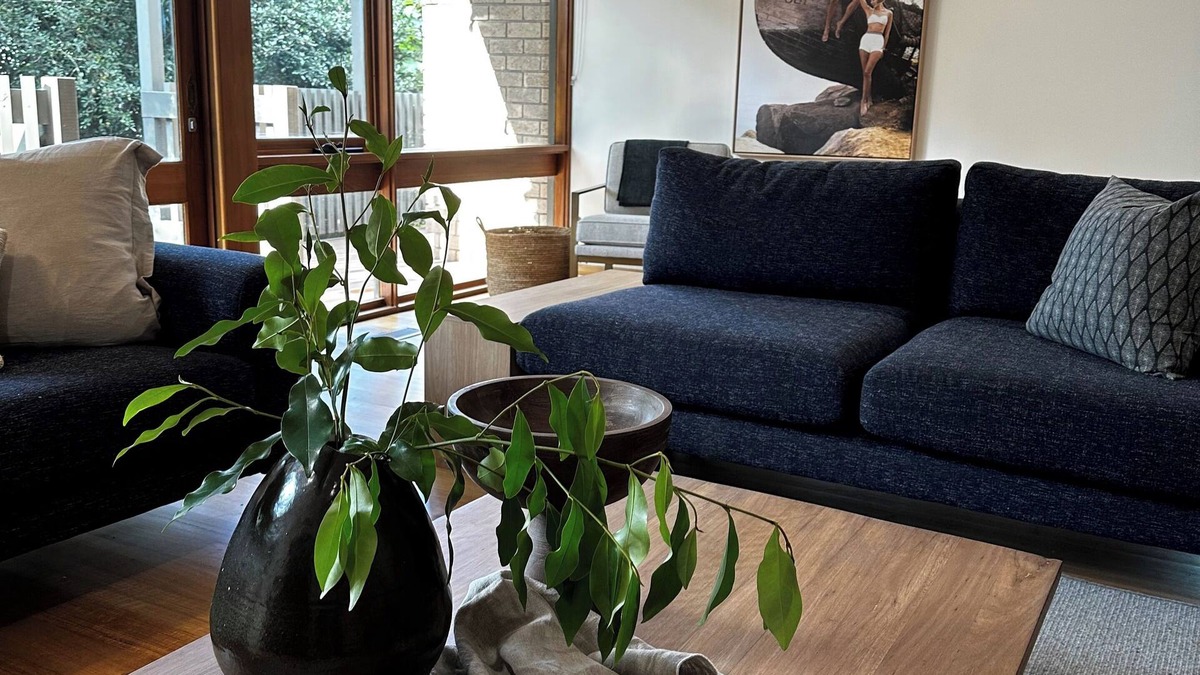 Mount Clear House | Designer home surrounded by beautiful garden- secure parking, remote check in