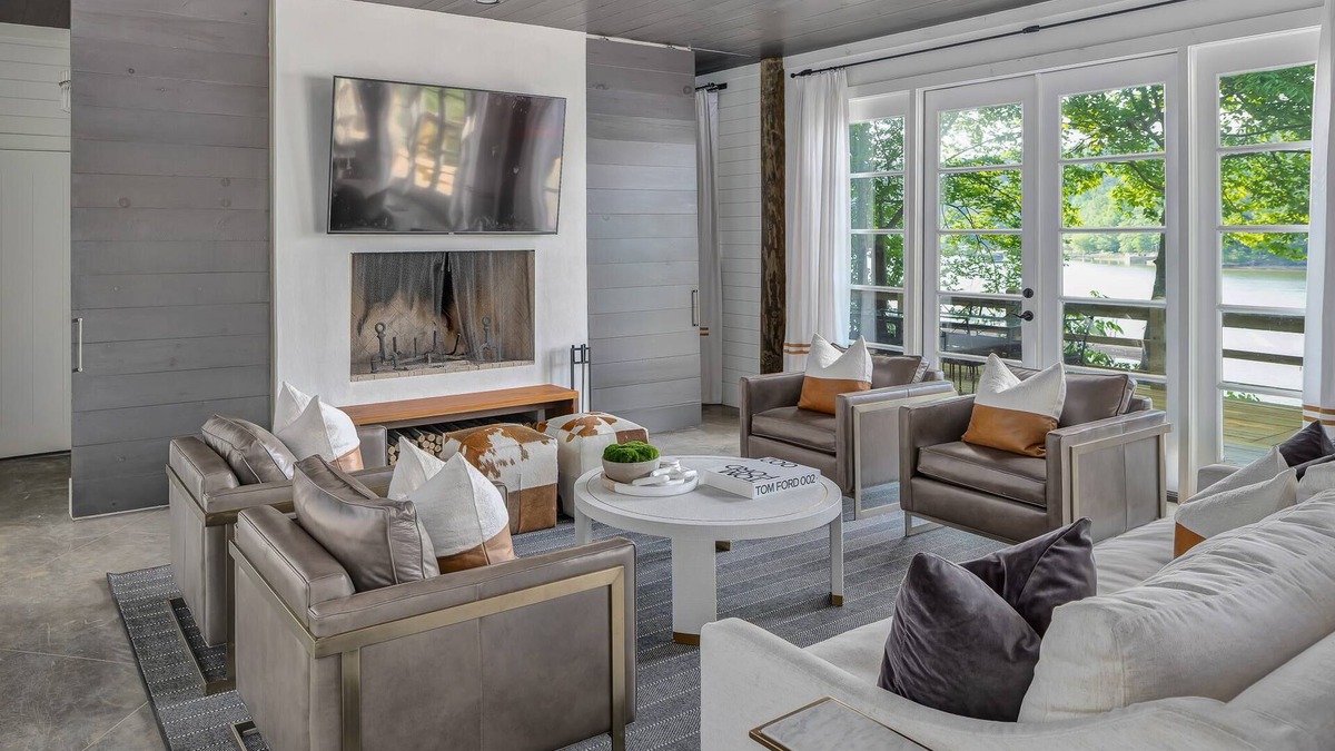 Crane Hill House | Designer Luxury on Smith Lake/Pool/5BR/3BR/Steps to Water!