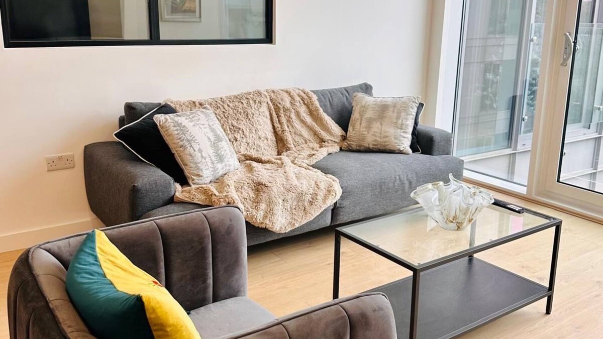 London Borough of Hounslow Condo | Designer Park View