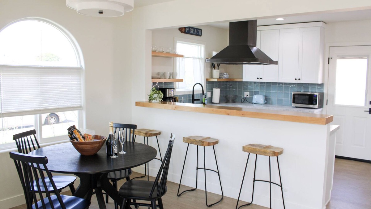 Del Aire House | Designer Remodel 3 bed/2 bath Beach House Near LAX