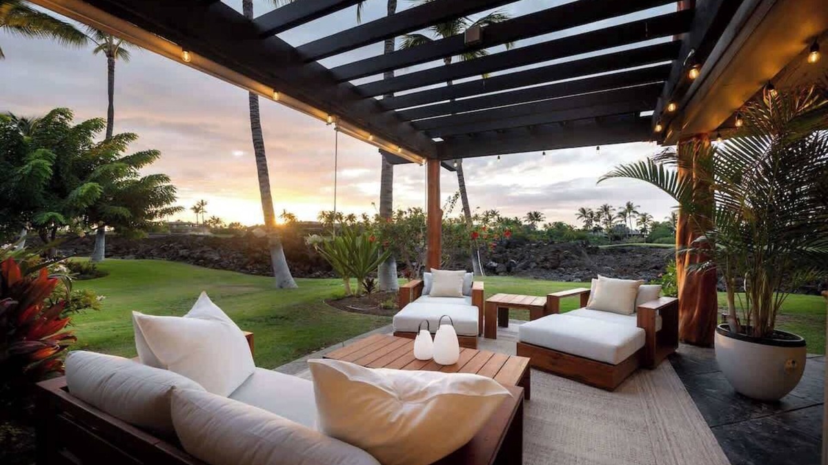 Kamuela House | Designer Remodel | Kings + Sunset + Murals + Aloha