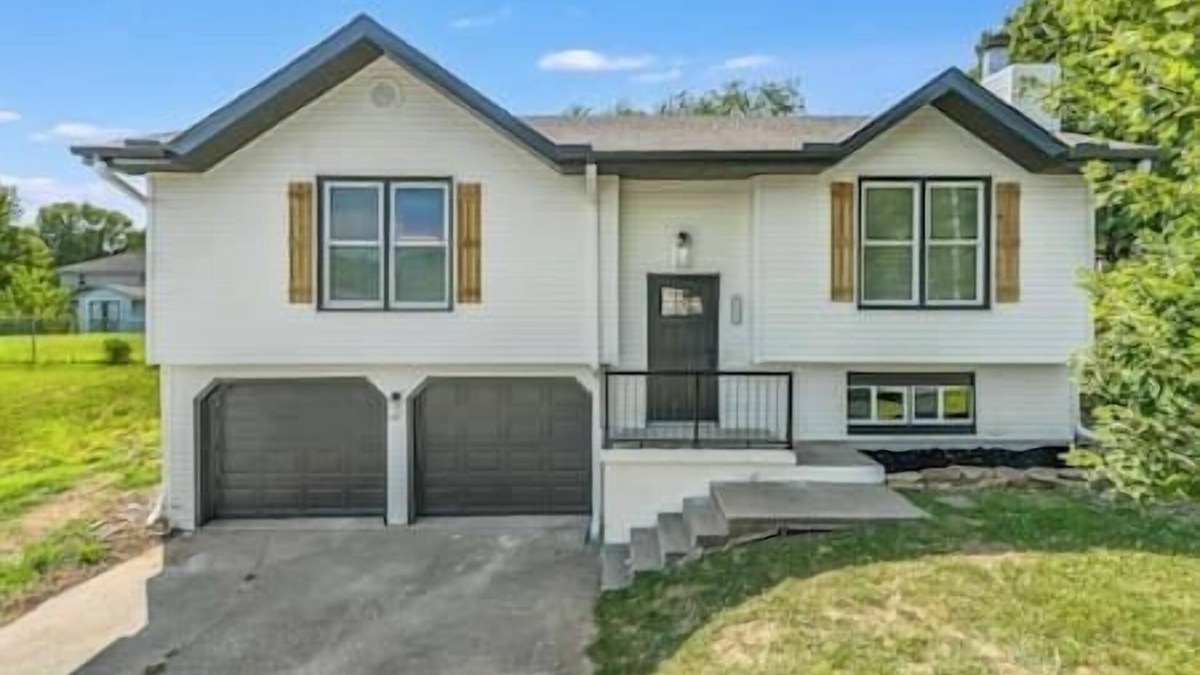 Pleasant Valley House | Designer's Retreat; Fur Friendly