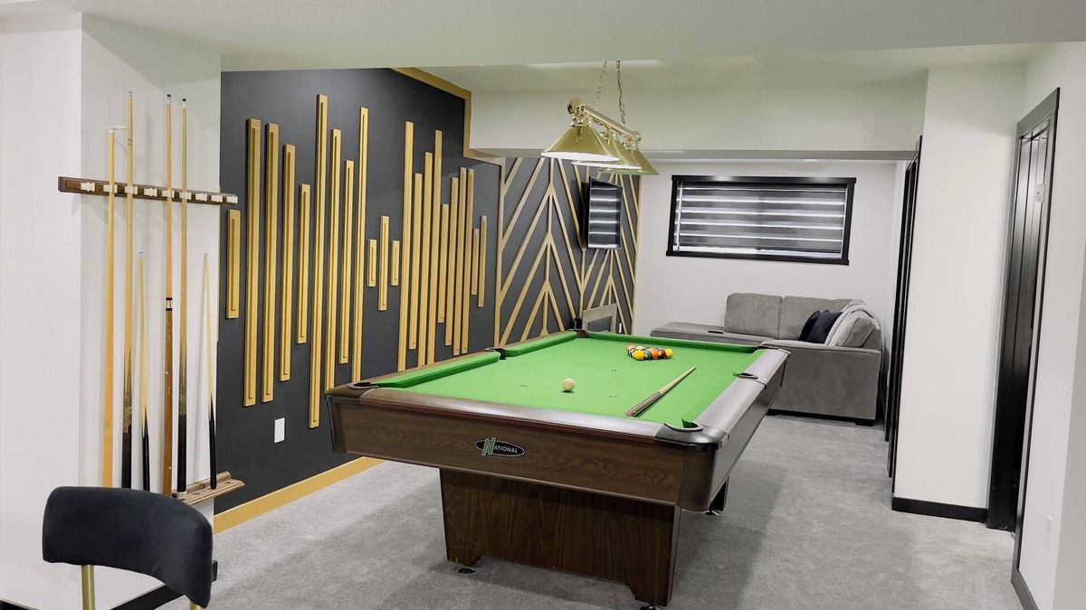 Airdrie House | Designer suite with a Pool Table/Xbox/Arcade/Jumbo Jenga