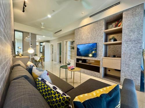 Petaling Jaya Apartment | Designer Touch Luxurious Stay with Infinity Pool