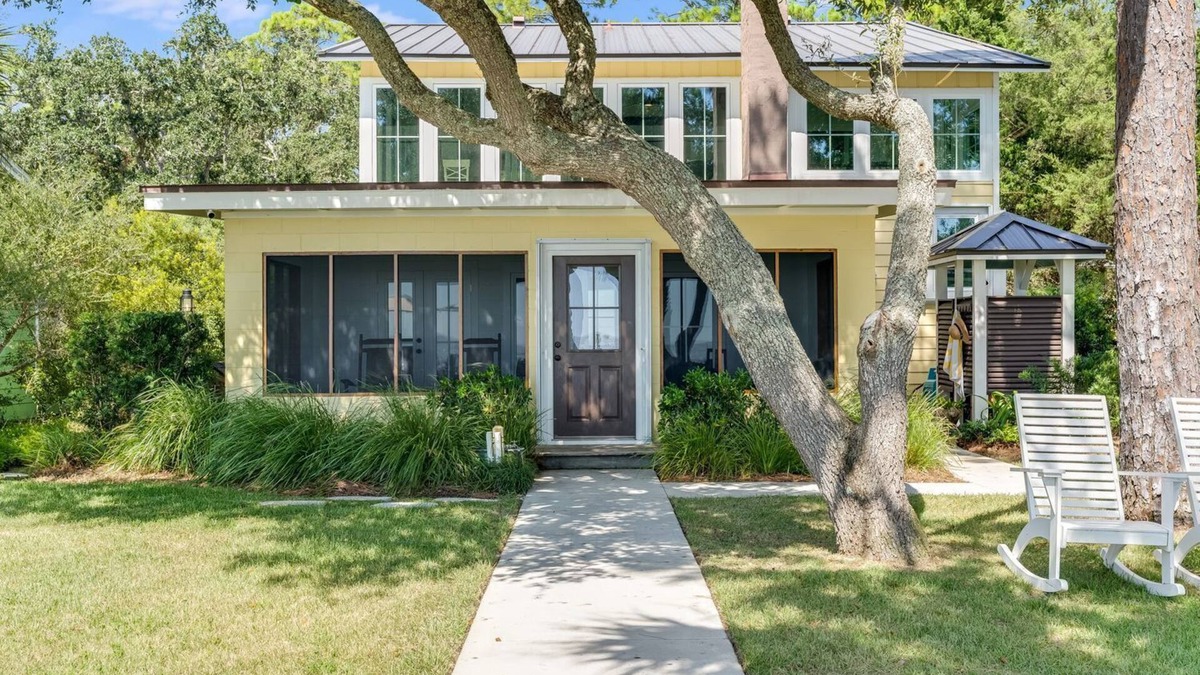 Panacea House | Desirable St Teresa Beach - Beautiful “Old Florida" Home - Fishing dock!
