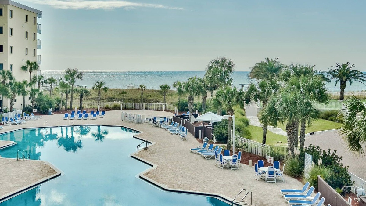 Fort Walton Beach Apartment | Destin west, Ocean view, walk to the beach, lazy river, hot tubs and 7 pools