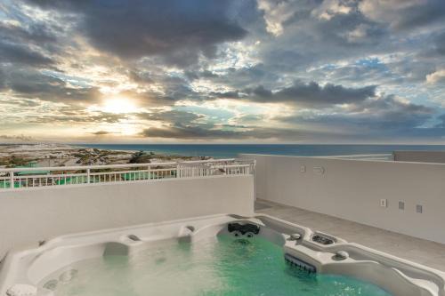 Fort Walton Beach House | Destin West Villa PH04 - Penthouse with Hot Tub on Private Rooftop Terrace - Beach Views!
