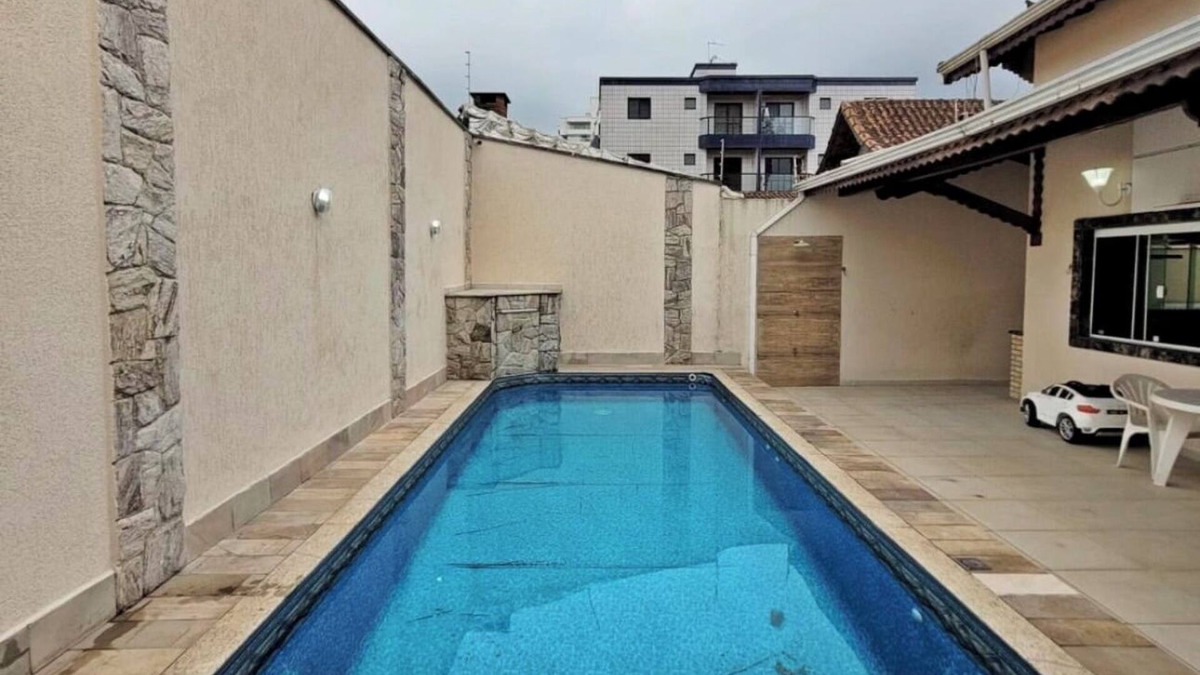 Guilhermina House | Detached cinema house, excellent location in the Guilhermina neighborhood