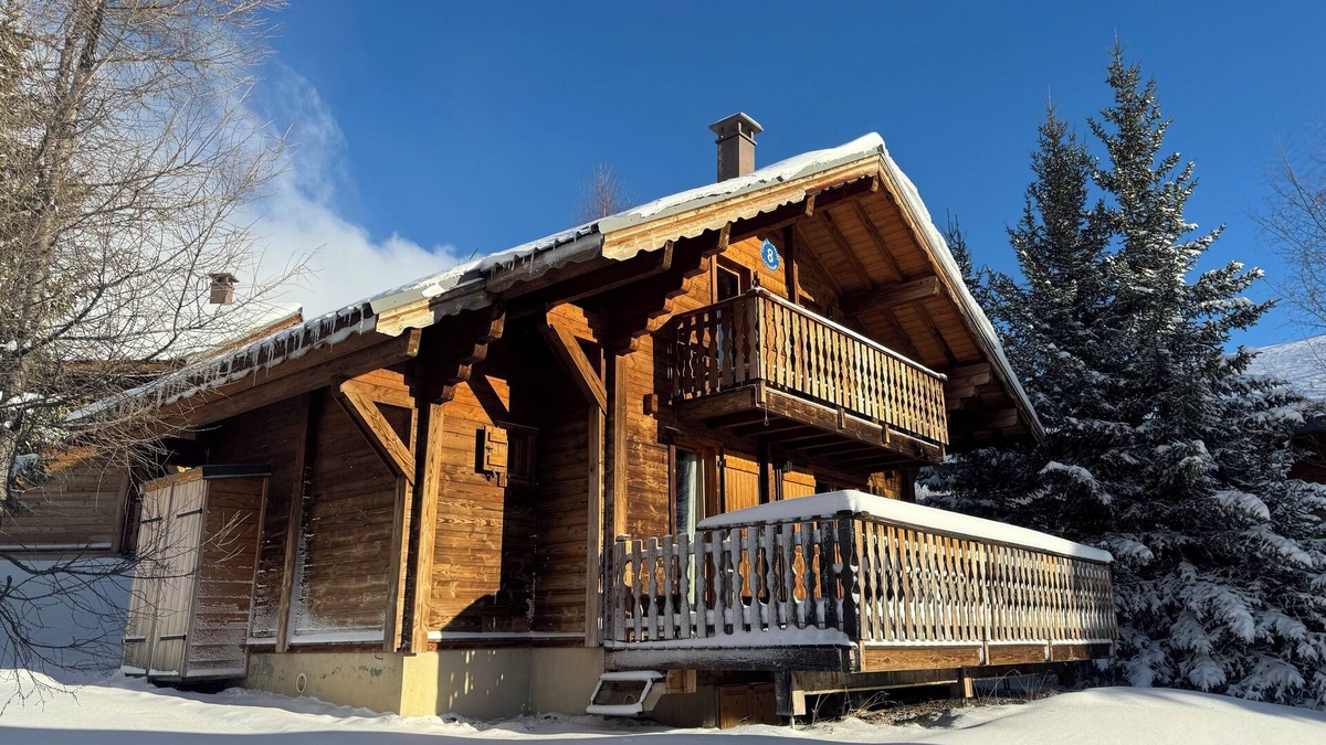 La Toussuire Ski Chalet | Detached Savoyard chalet