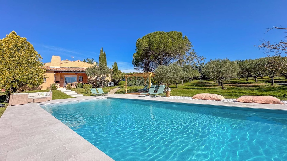 Aups Other | Detached 200m2, 5 bedroom Mas, heated pool 15 x 5m, air con, 5000m2 gardens