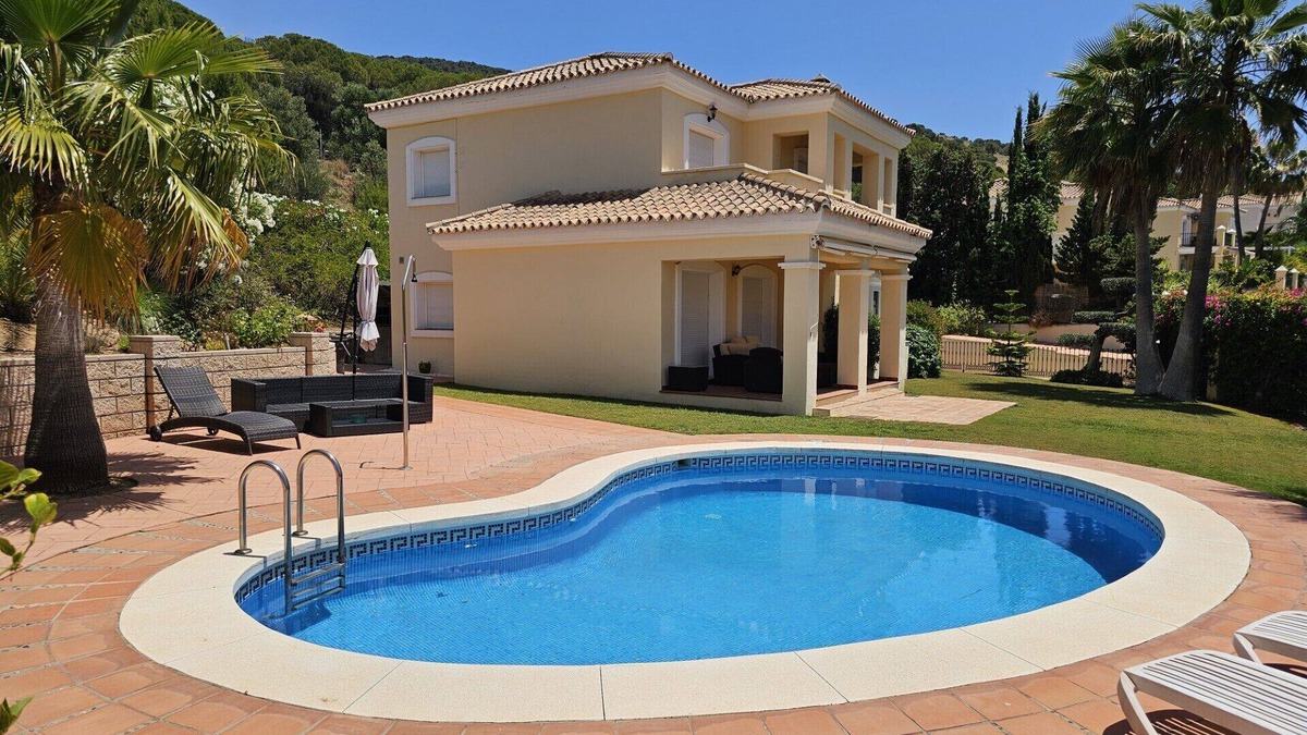 Alhaurin el Grande Villa | Detached 3 bed 3 bath Villa with Pool outside dining, AC, Wi-Fi. Golf Course