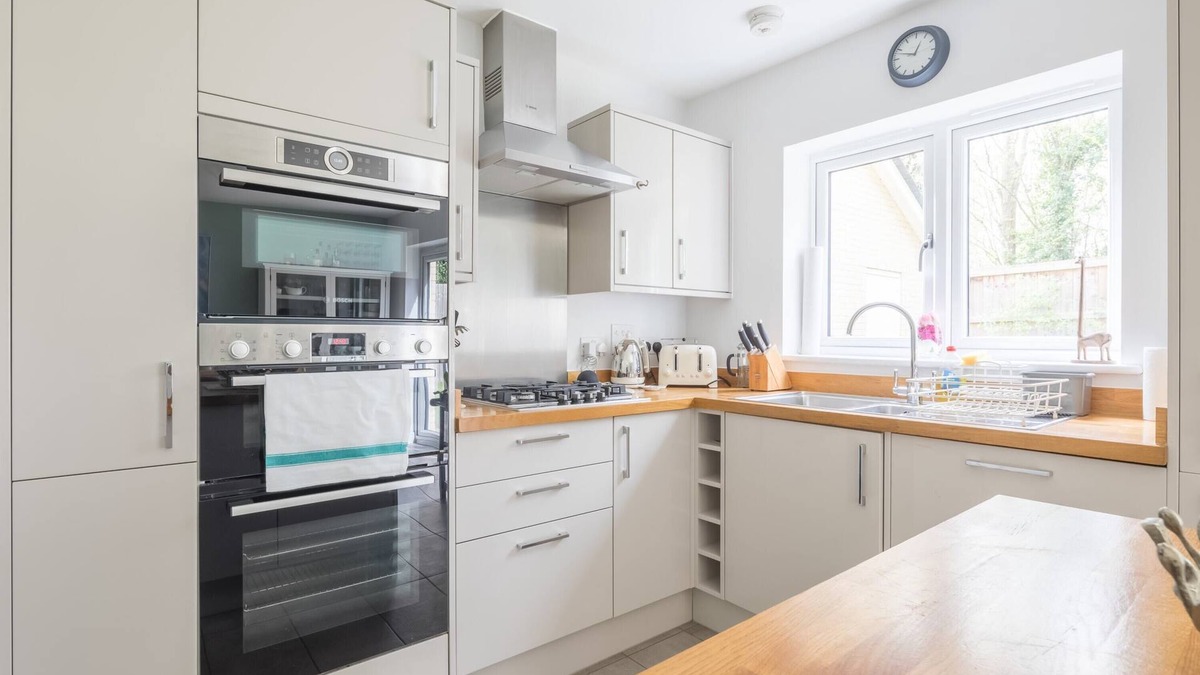 Duxford House | Detached 4-Bed home - Idyllic Village