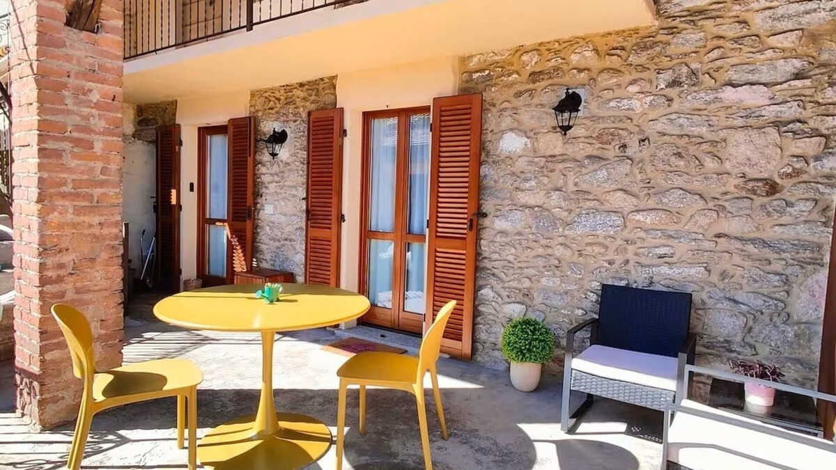 Massino Visconti Apartment | Detached apartment in the heart of Massino Visconti, between mountain and lake