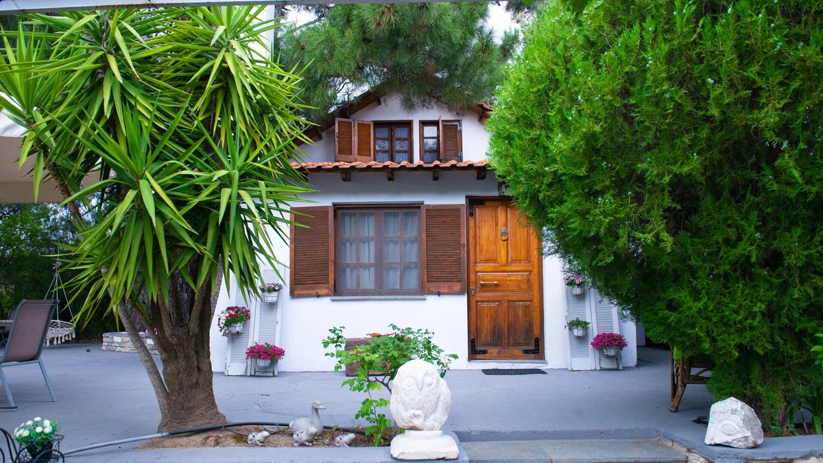 Megalos Prinos Villa | Detached beach house with large garden