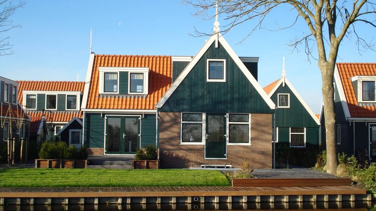 Graft House | Detached bungalow with open-plan kitchen and 4 bedrooms