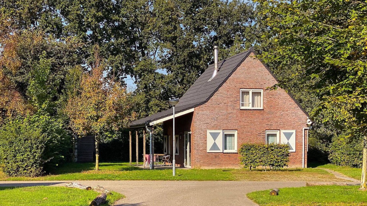 Hoeven House | Detached bungalow for 6 persons