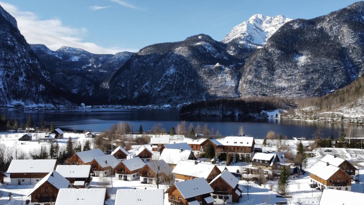 Obertraun Ski Chalet | Detached chalet on cosy holiday park