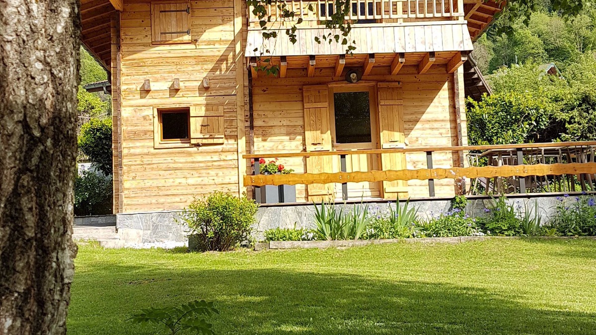 Thones Ski Chalet | Detached chalet with terrace, garden, near Lake Annecy