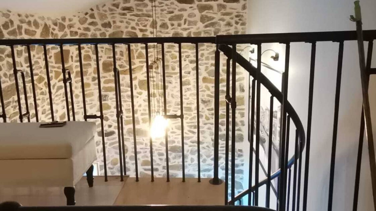 Saint-Bres Cottage | Detached cottage in 2000m2 property
