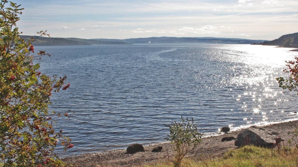 Kilmun Cottage | Detached cottage on the banks of Loch Long and the Firth of Clyde near Dunoon.