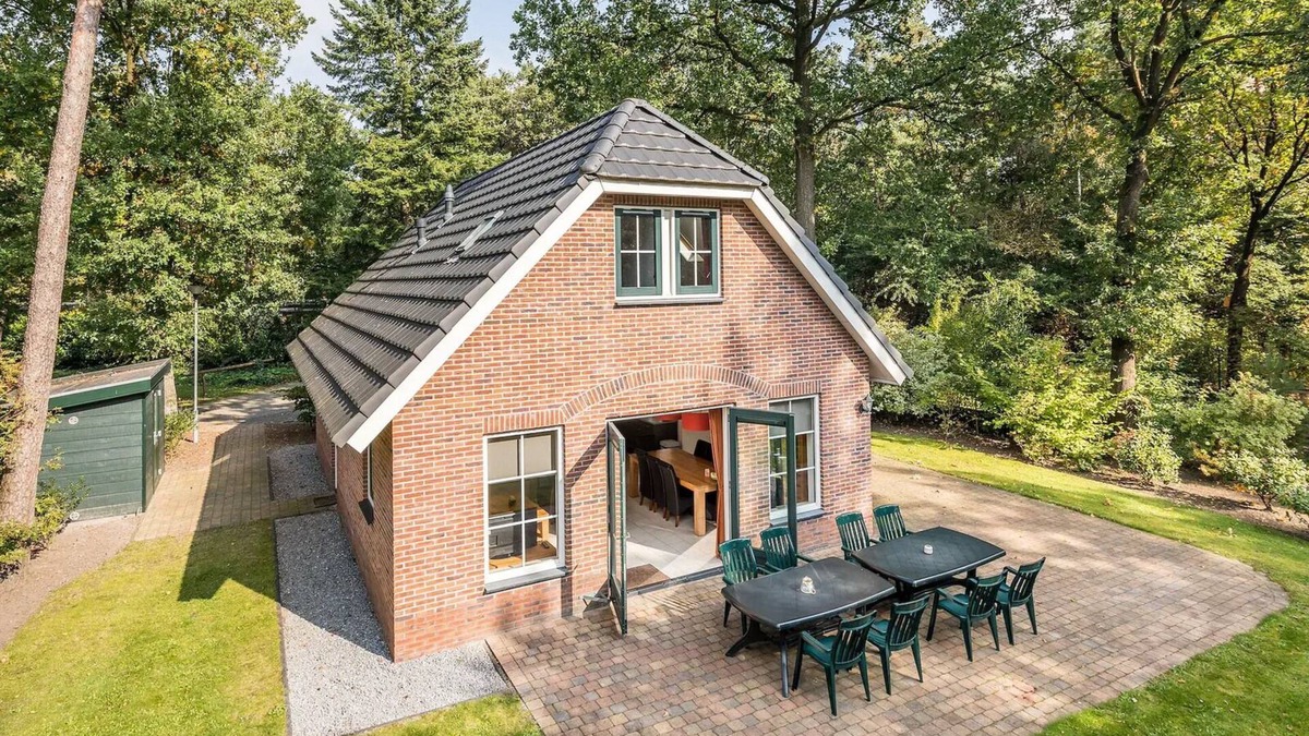 Hooghalen House | Detached holiday home, perfect for families and groups in Drenthe.