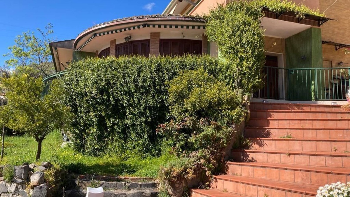 Lake Bracciano Apartment | Detached house: total lake view, bright, terraces, garden.