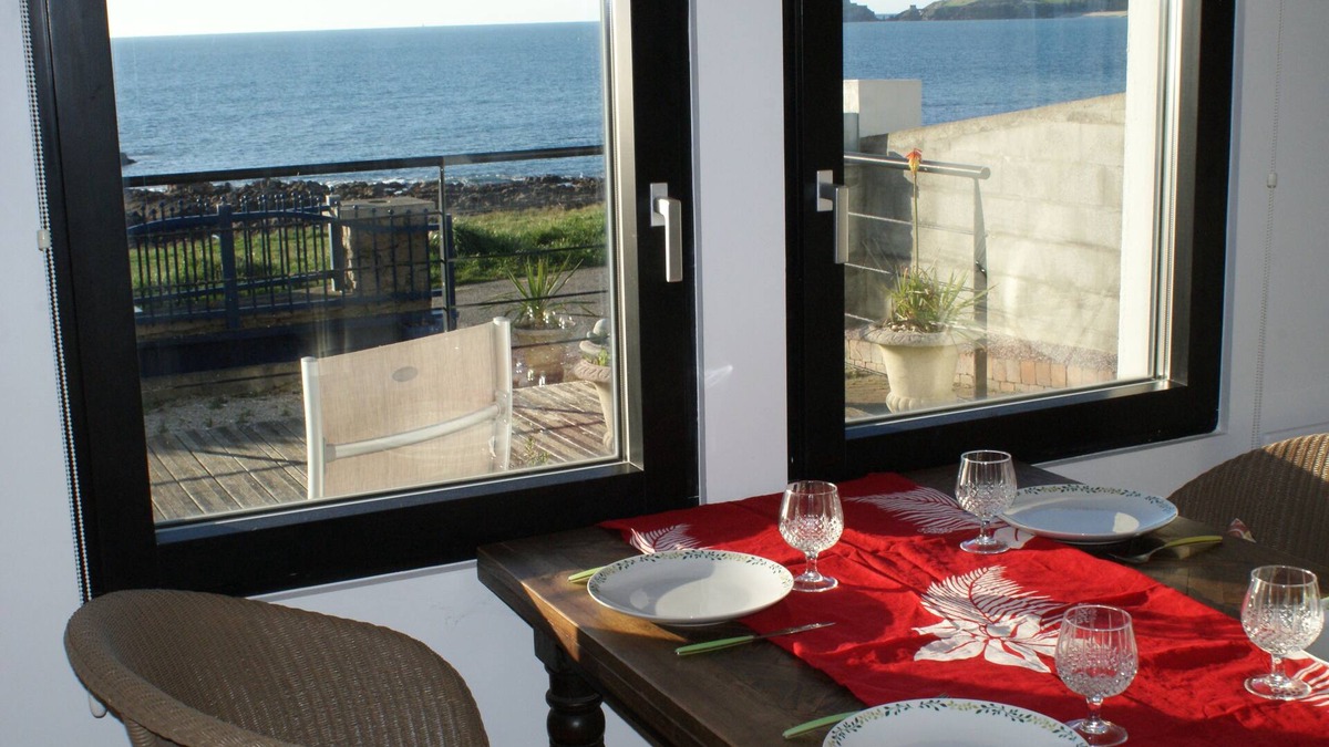 Locmaria-Plouzane House | Detached house with sea view and access to the beach for 2 to 4 people