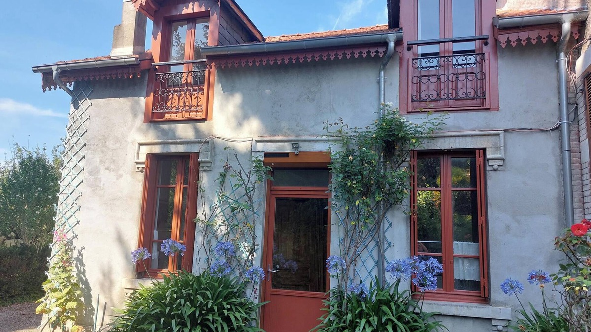 Loures-Barousse House | Detached house with garden sleeps 7