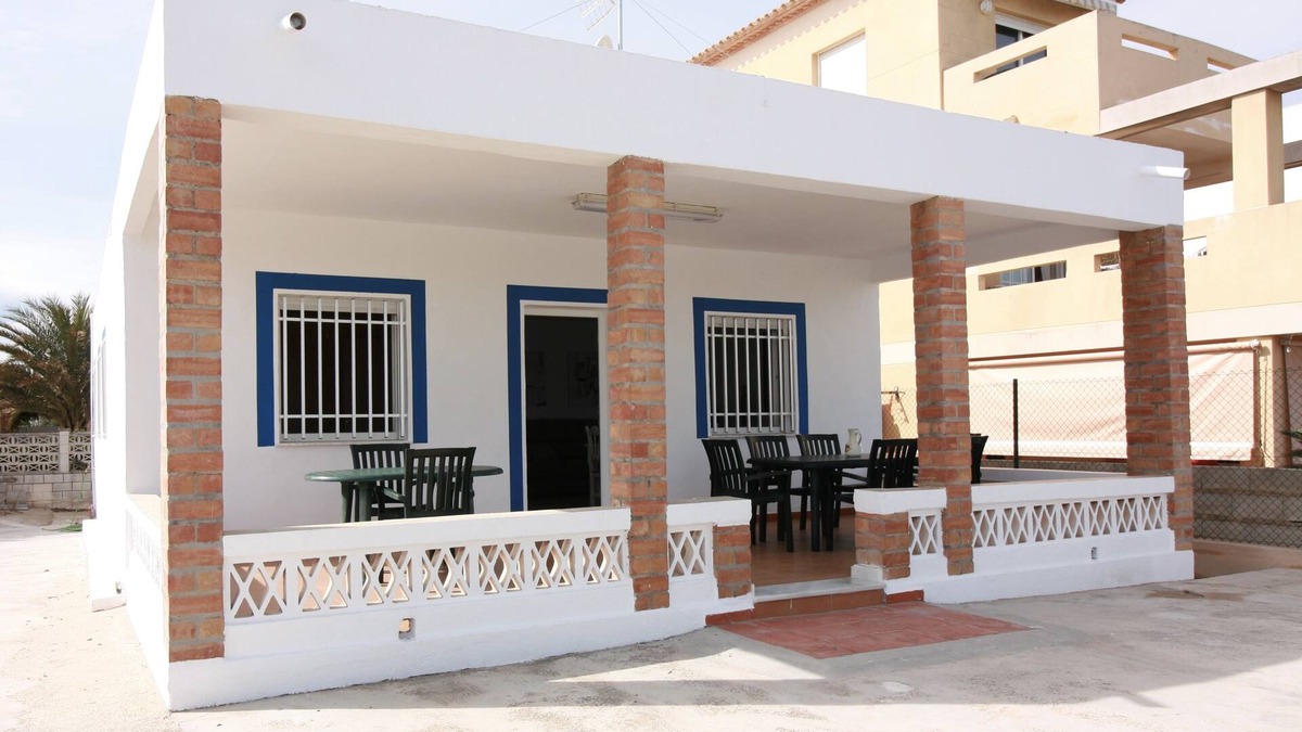 Oliva House | Detached house on the beach of Oliva in Urb. Kiko, on a private plot